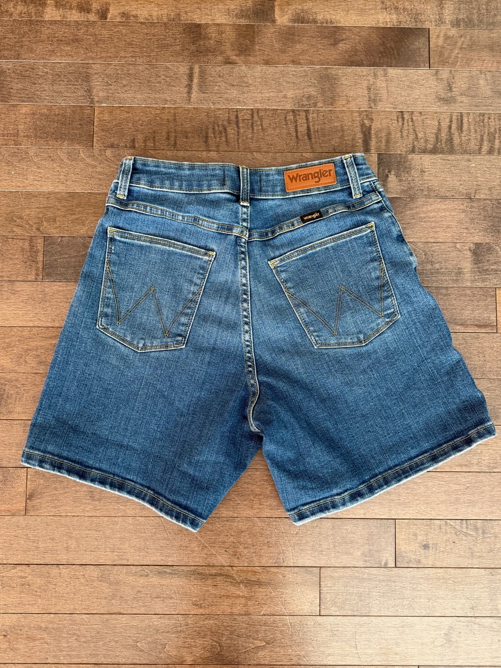 Wrangler Women's 4" Rolled Jean Shorts - Size 4